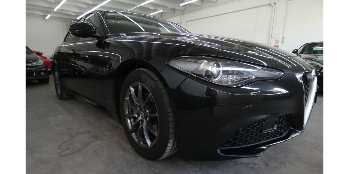 Alfa Romeo Giulia 137.000 km 14.899 &euro; Metzingen 72555