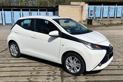 Toyota Aygo (X) 125.000 km 6.199 &euro; Duisburg 47259