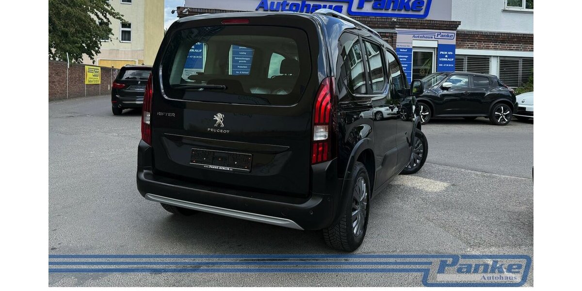 Peugeot Rifter Allure L1 EAT8 *Pano*TotW*PDC*Carpl*5Sitz 114.618 km 14.990 &euro; Berlin 13187