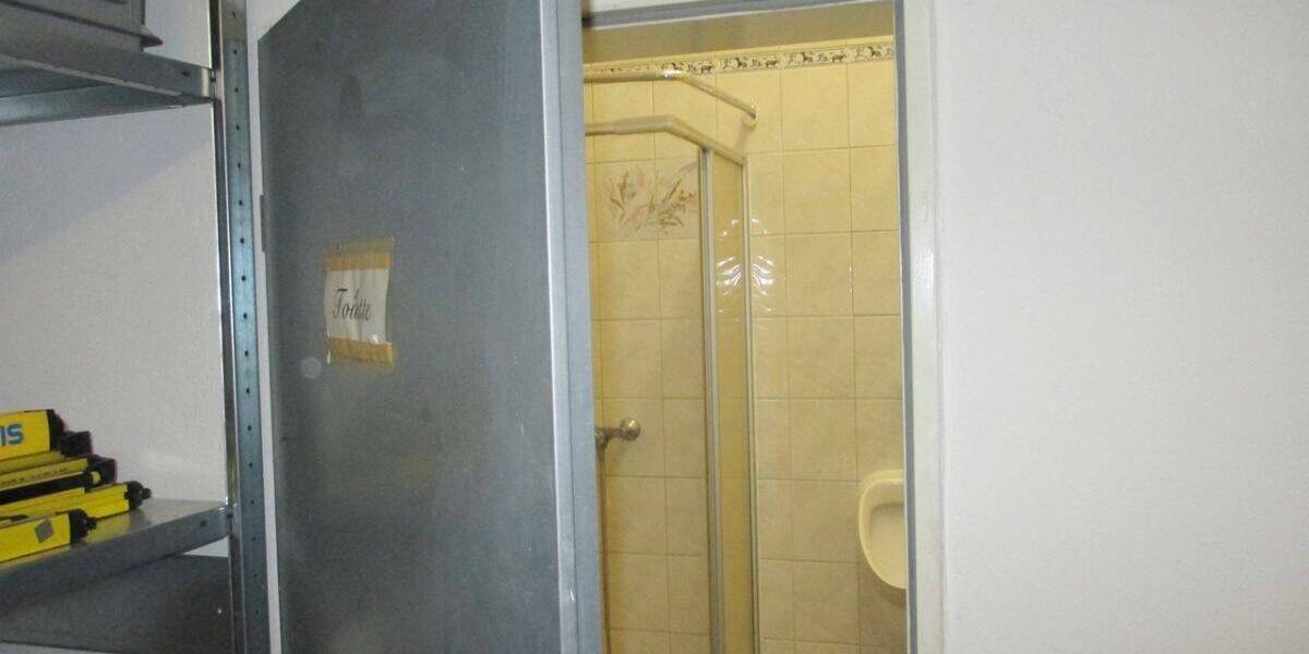 Gewerbehalle mit Büro-Wohngebäude in Dortmund-Marten zimmer