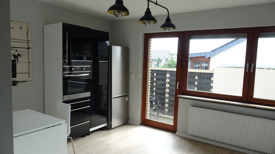 Hochwertig sanierte, sehr geräumige 2,5-Zimmer EG Wohnung mit EBK in Antweiler 2.5 zimmer