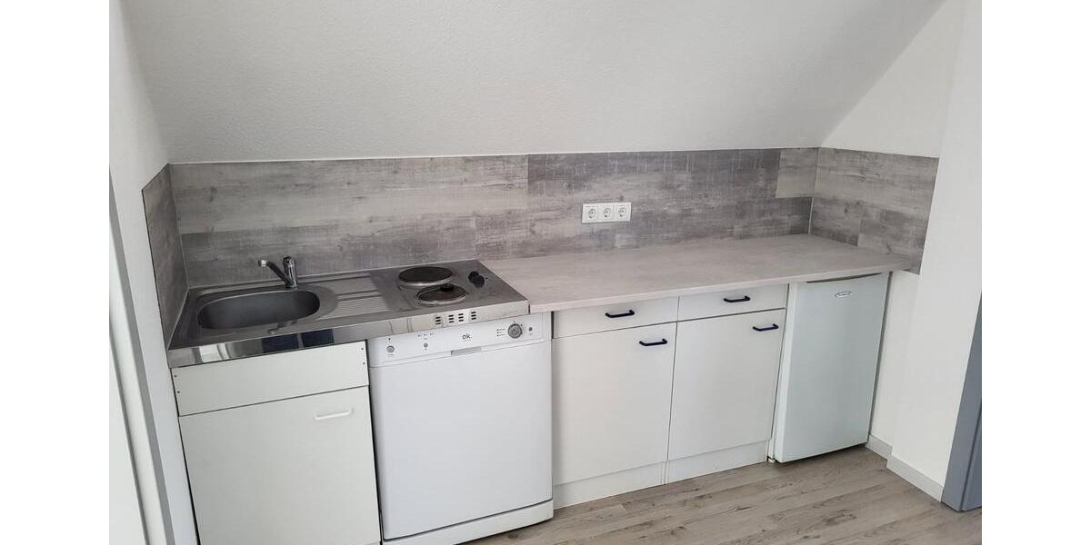 Schöne Wohnung im DG eines MFH zu verkaufen 2 zimmer