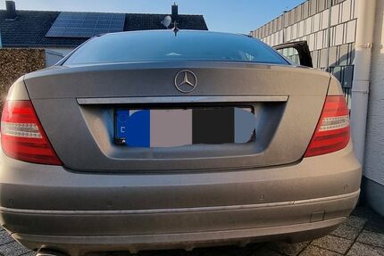 Mercedes-Benz 220 235.000 km 6.000 &euro; Swisttal 53913