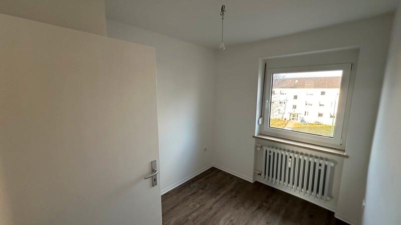 2. OG 4 Zimmer mit Balkon ab Dezember (frisch saniert) zimmer