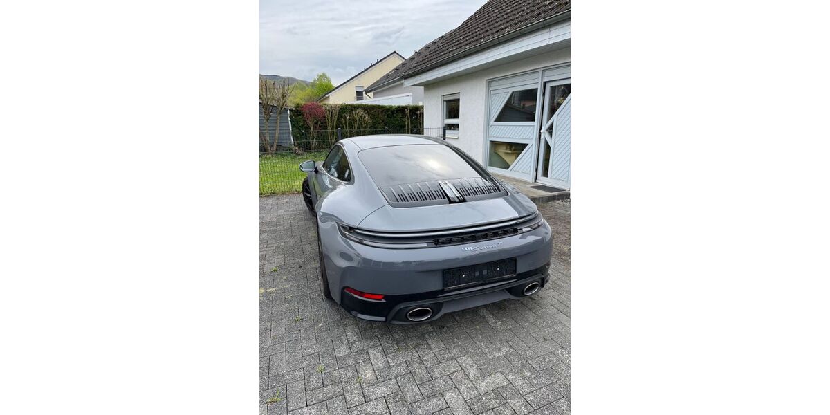 Porsche 992 2.100 km 147.800 &euro; Schweich 54338