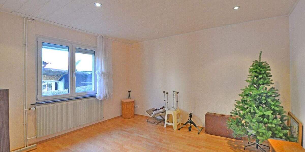 Mehrfamilienhaus, Wohnhaus Hofgeismar / Hombressen Hombressen - 9 Zimmer, 245 m&sup2;, 330.000&euro; | Angebot:25735154