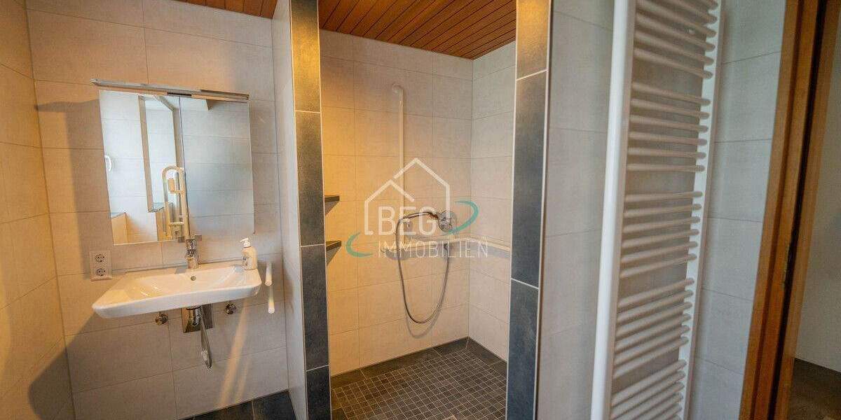 Modernisiertes Zweifamilienhaus mit großem Garten und flexibler Nutzung 6 zimmer