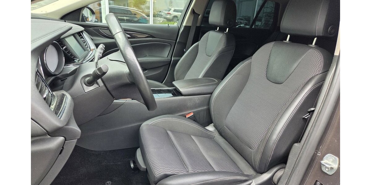 Opel Insignia Sports Tourer Elegance 47.149 km 14.600 &euro; Wilsdruff 01723