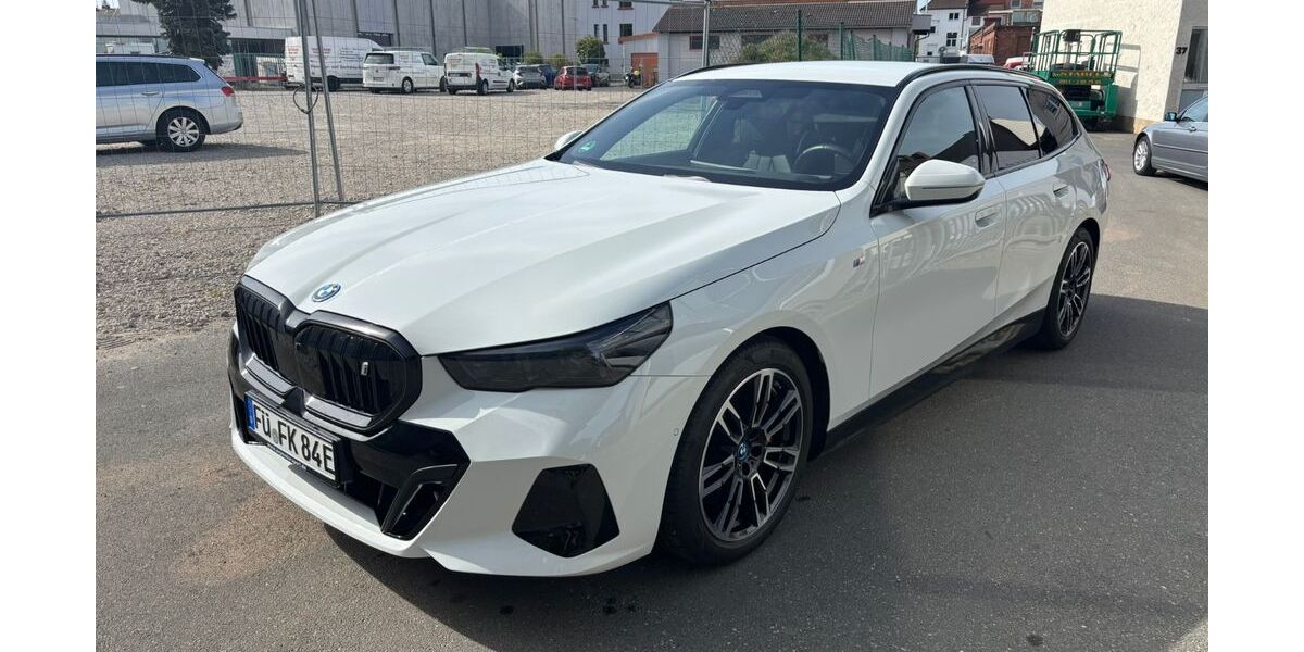 BMW i5 23.343 km 60.514 &euro; Nürnberg 90431