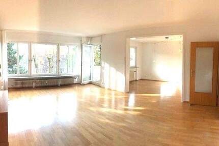 TOP: Grosszügige 3,5 Zimmer Wohnung mit EBK, Balkon, Terrasse am Rande der Weinberge - zentrumsnah! 3 zimmer