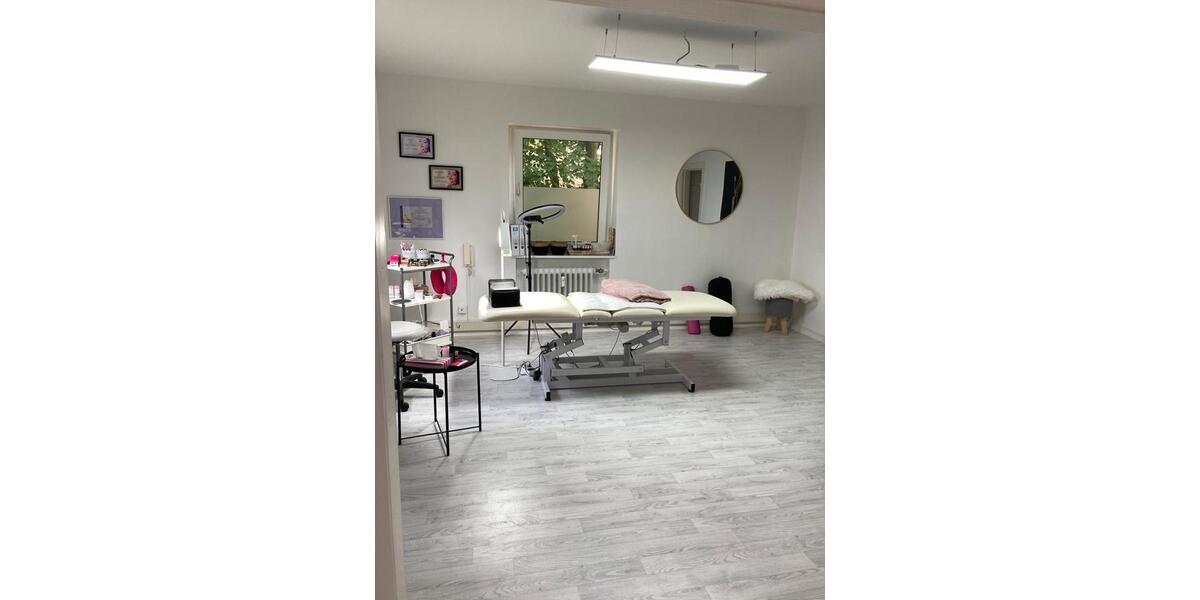 Büro- oder Praxisräume in ruhiger, zentraler Lage von Bad Bramst. zimmer