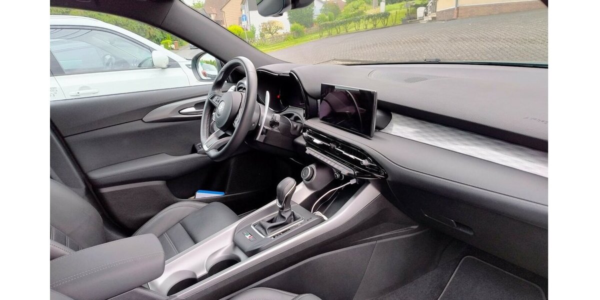 Alfa Romeo Tonale 1,3 Veloce Plug-In-Hybrid AWD NAVI/LED 23.985 km 30.500 &euro; Höchstenbach 57629