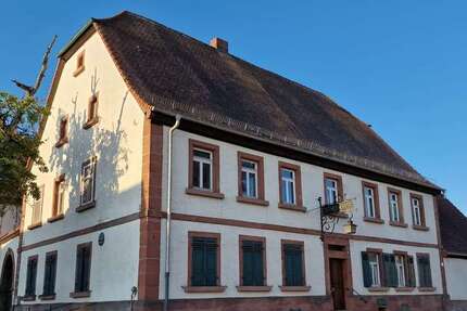 Haus zum Kaufen in Enkenbach-Alsenborn 580.000 € 300 m² 8 zimmer