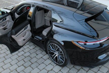 Porsche Taycan 4.000 km 87.950 &euro; Gauting bei Starnberg 82131