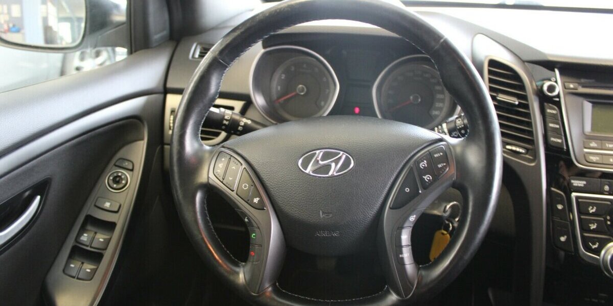 Hyundai i30 1.4 Passion - AHK - 109.800 km 7.980 &euro; Euskirchen 53881