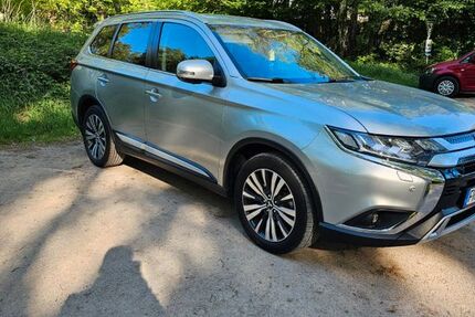 Mitsubishi Outlander 75.000 km 22.900 &euro; Hamburg 21149