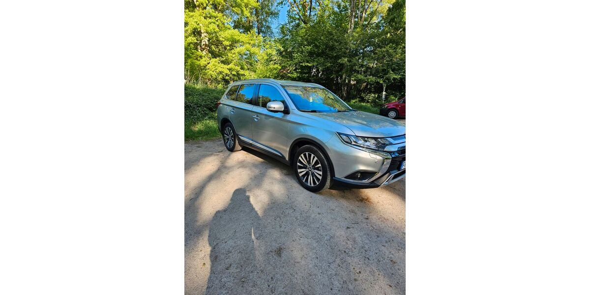 Mitsubishi Outlander 75.000 km 22.900 &euro; Hamburg 21149