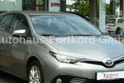 Toyota Auris 92.480 km 15.490 &euro; Bielefeld 33689
