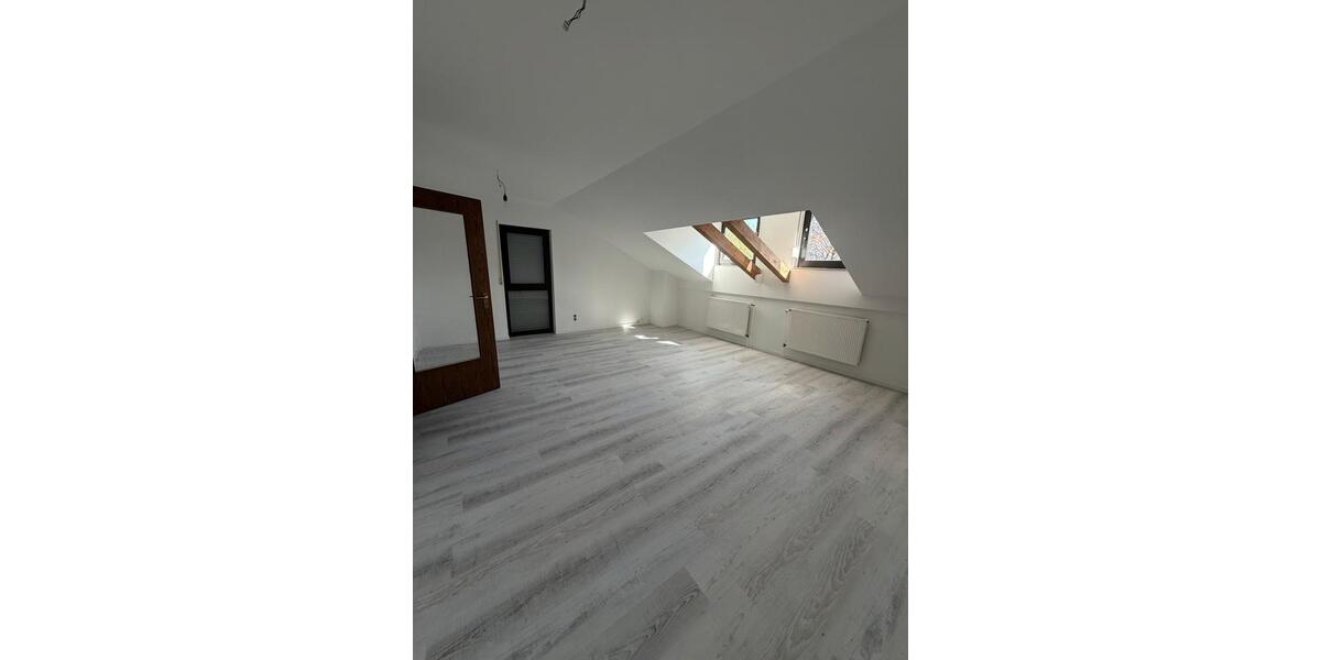 Reihenhaus Kierspe - 6 Zimmer, 140 m&sup2;, 1.300&euro; | Angebot:26314343