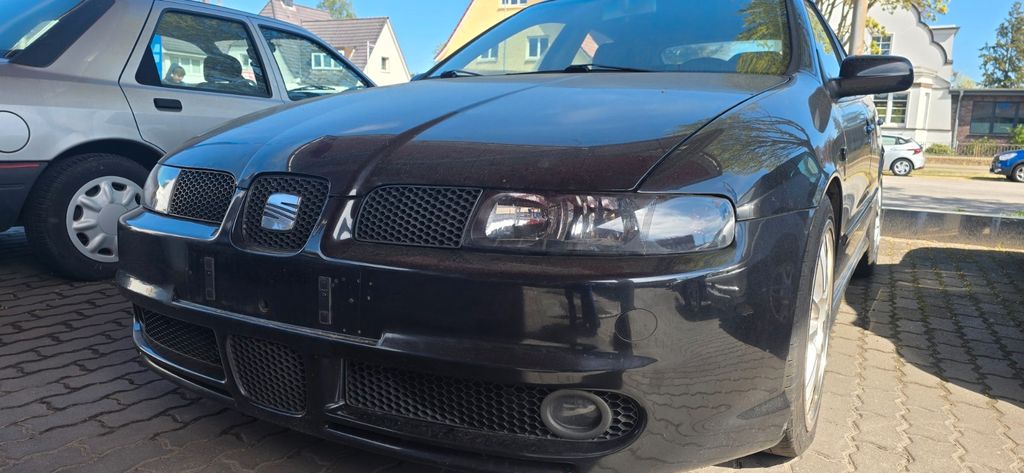 Seat Leon 239.456 km 2.450 &euro; Lübeck 23562