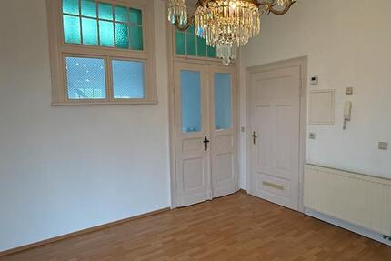 Helle Altbauwohnung 114 m2 Balkon Küche und historischen Flair ! 3 zimmer