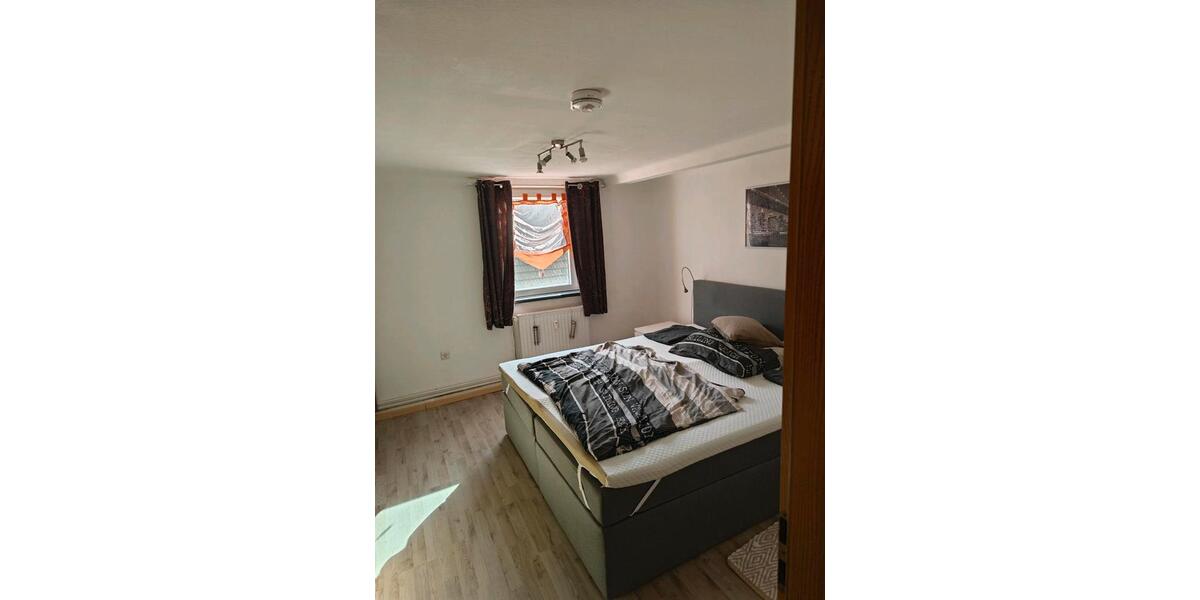 Vollmöbellierte Dachgeschosswohnung 2 Zimmer Küche Bad zimmer