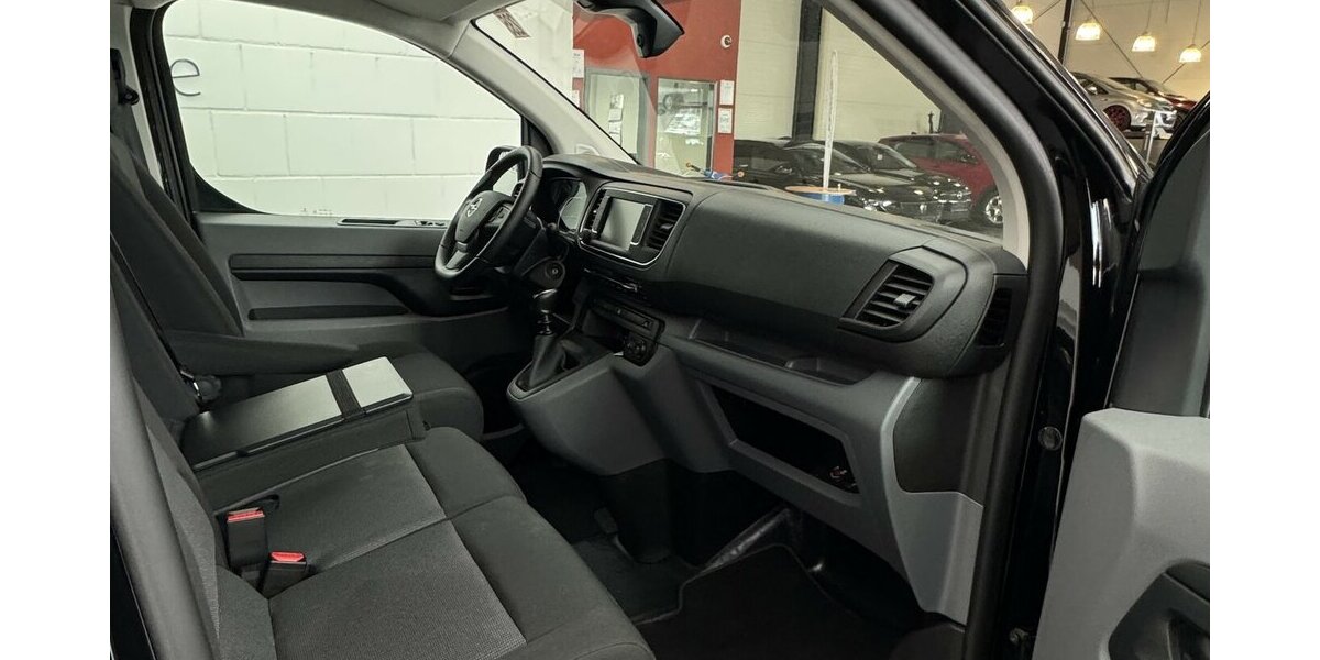 Opel Vivaro Cargo 1.5 D Edition M 1.Hand Sitzhzg 9.900 km 23.960 &euro; Lich 35423