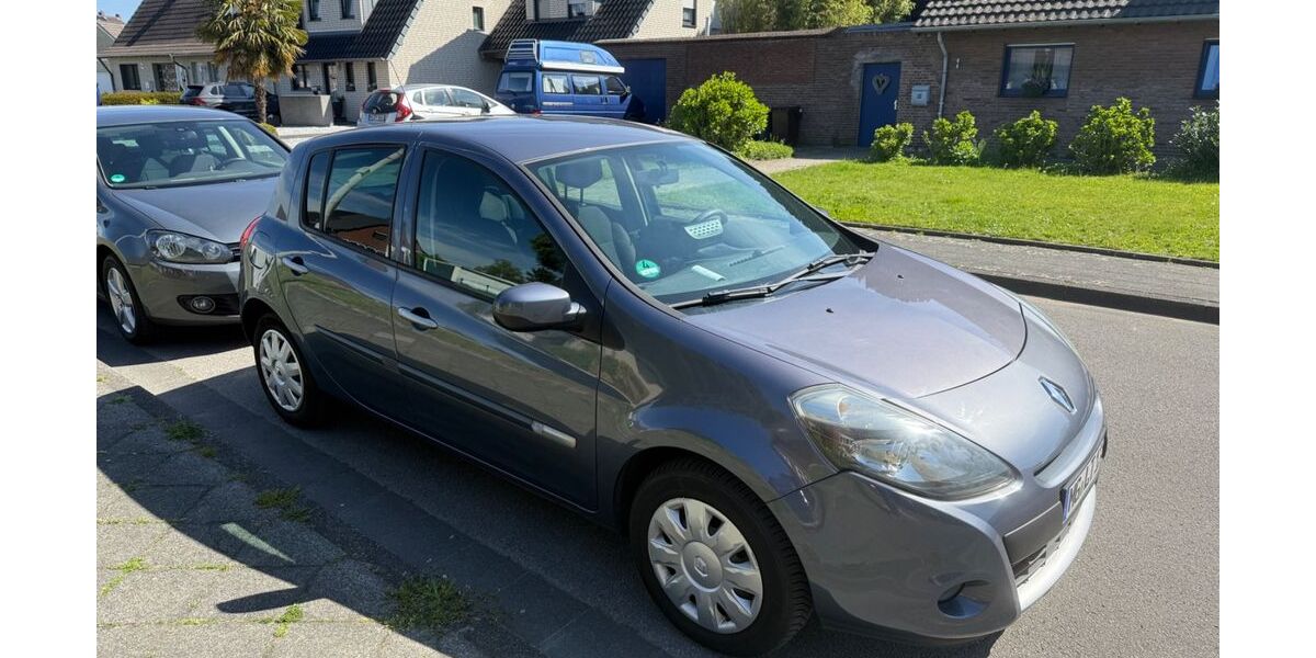 Renault Clio 182.757 km 3.200 &euro; Giesenkirchen 41238