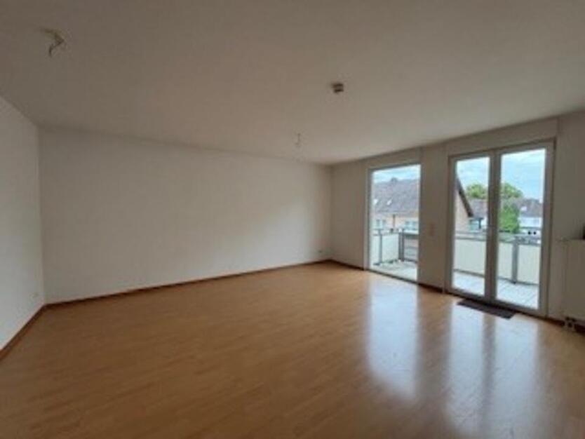 Bei VIVAWEST die Sonnenstrahlen auf dem eigenen Balkon genießen. zimmer