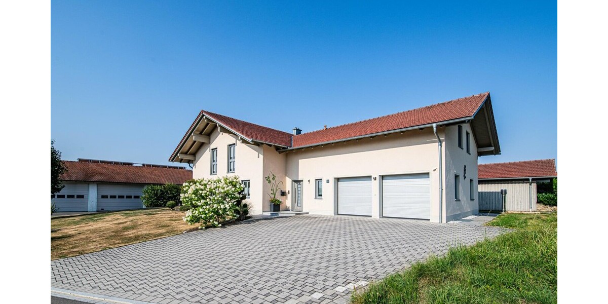 Exklusives Wohnanwesen mit 4.600 m² Grundstück, eigener Lagerhalle und nachhaltigem Energiekonzept - Einfamilienhaus Zandt / Harrling Harrling | Angebot:27171762