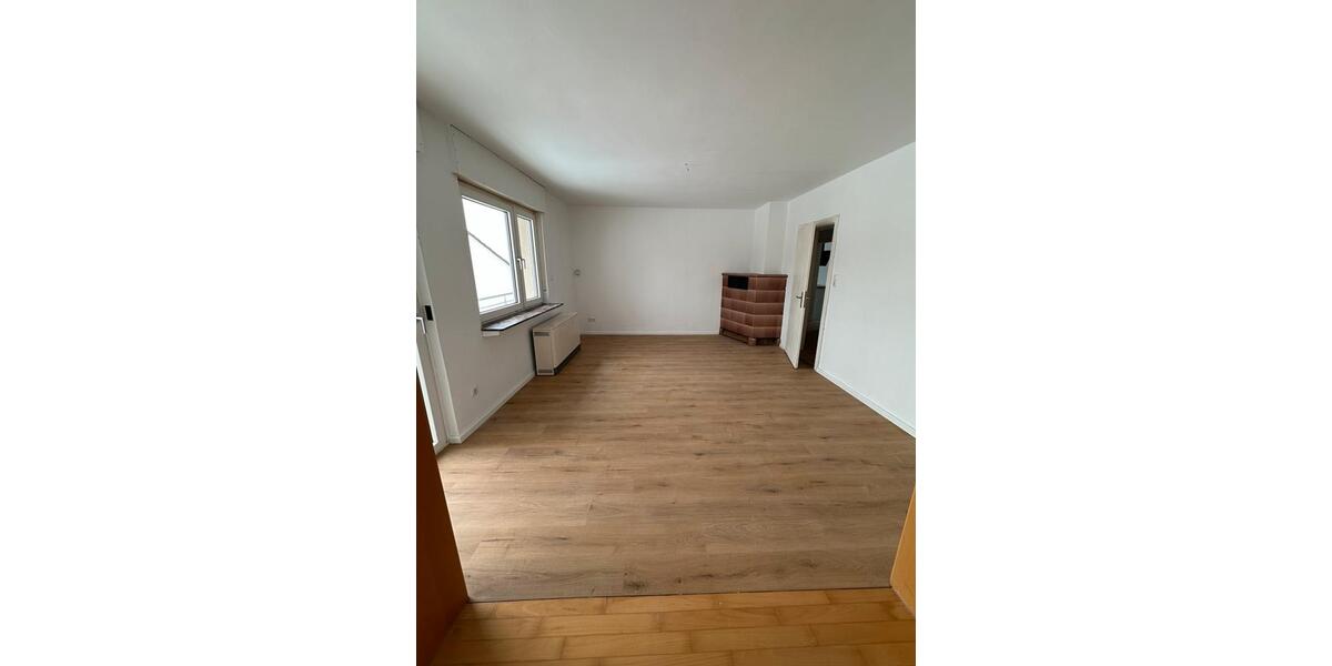 Etagenwohnung Vellmar - 6 Zimmer, 130 m&sup2;, 1.000&euro; | Angebot:24788512