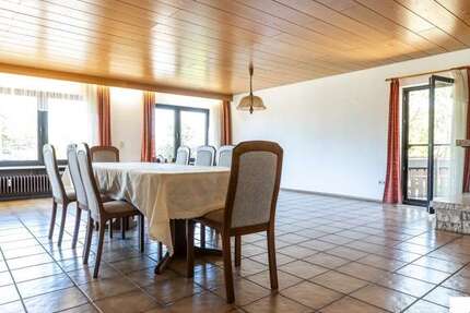 Haus Vaihingen an der Enz - 6 Zimmer, 258 m&sup2;, 1.400&euro; | Angebot:27147232