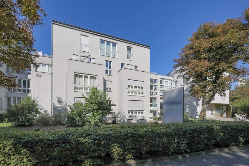 Wohnjuwel im Herzen von Karlsruhe! Schöne Wohnung zum Träumen mit zwei TG-Stellplätzen. 4 zimmer