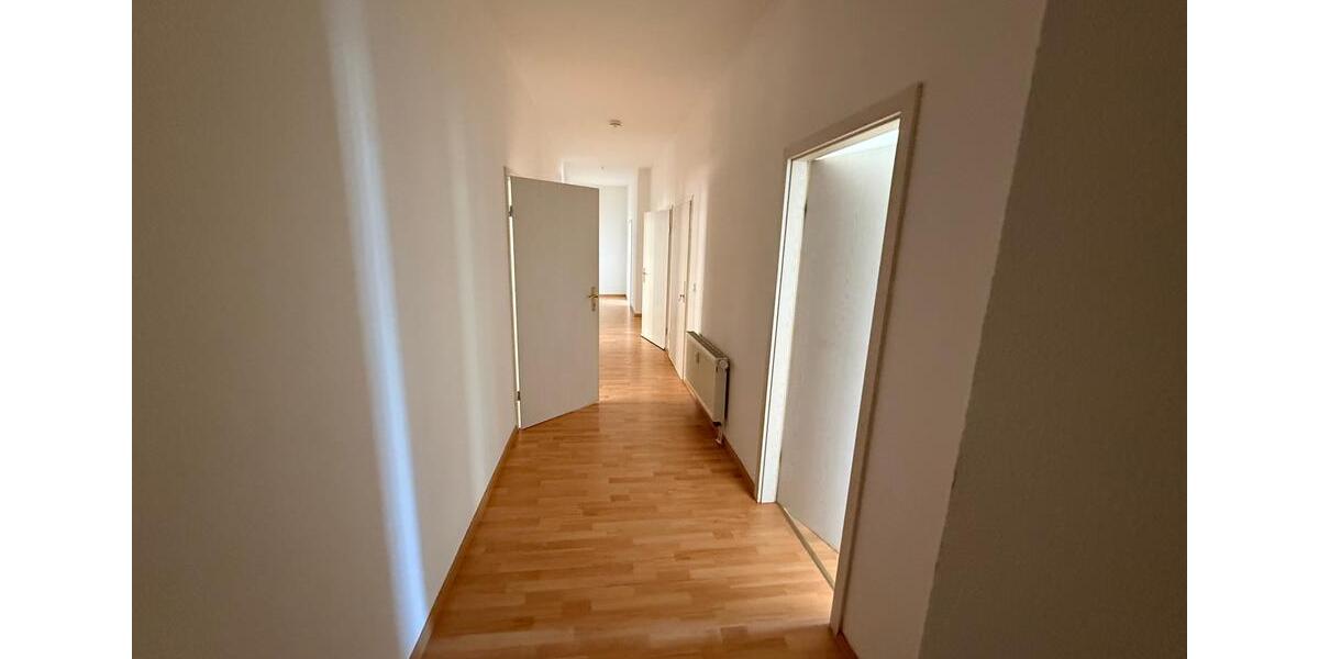 Etagenwohnung Zwickau - 5 Zimmer, 118 m&sup2;, 699&euro; | Angebot:25756475