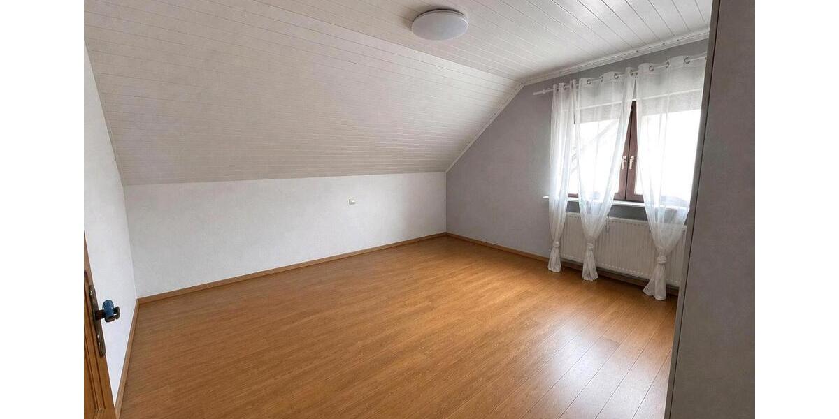 Dachgeschoßwohnung Homburg - 5 Zimmer, 112 m&sup2;, 800&euro; | Angebot:26426547