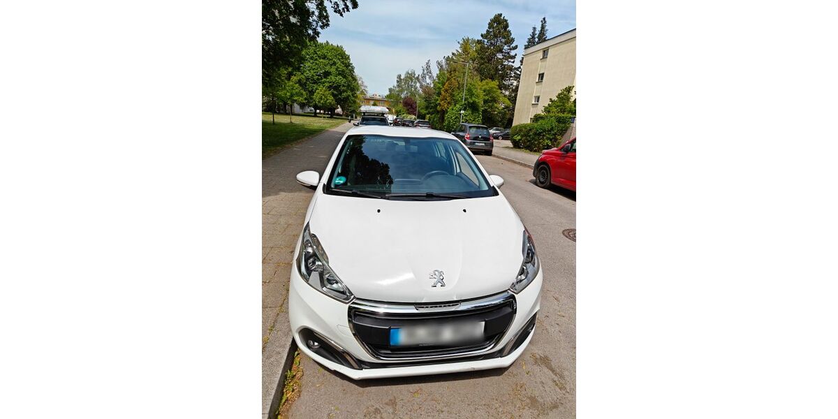 Peugeot 208 121.338 km 5.500 &euro; München 81477