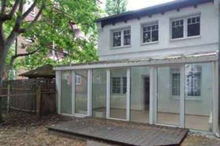 Hinterhaus mit 3 Zimmern, Terrasse, Wintergarten, Gäste-WC in der Eugen-Richter-Straße