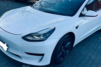 Tesla Model 3 160.500 km 18.499 &euro; Hamburg 22047