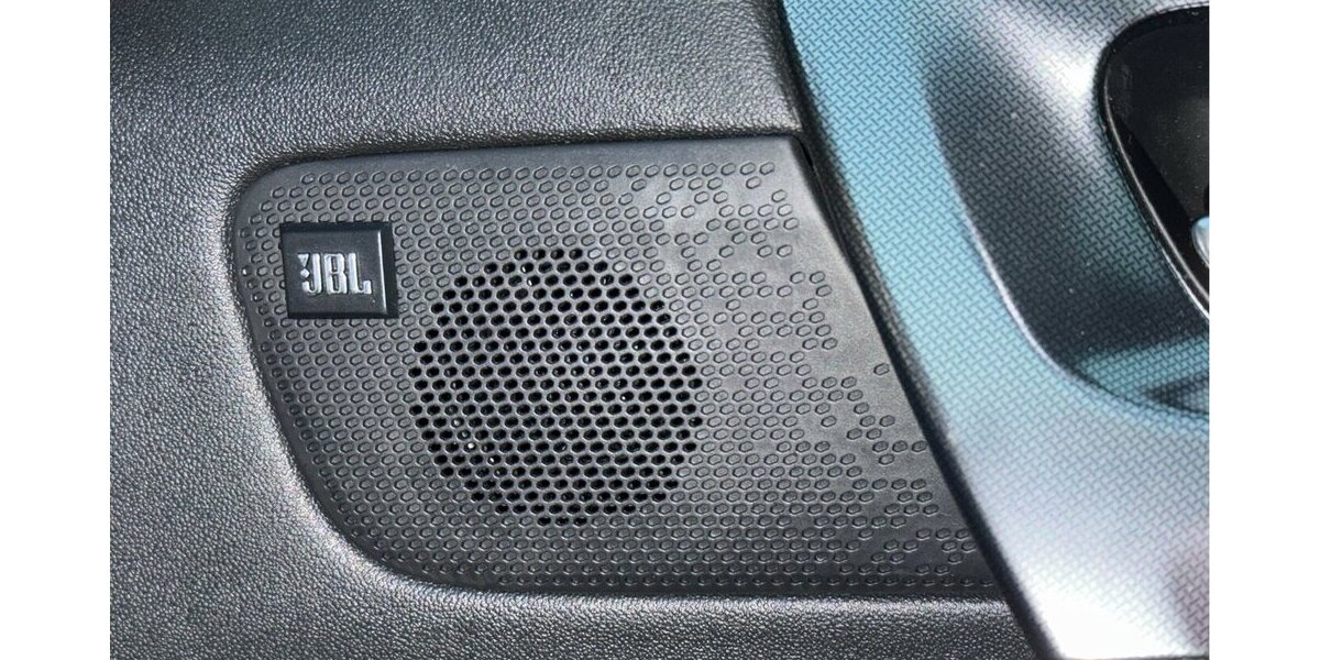 Peugeot 2008 1.2 Allure Pano Navi Leder JBL 137.000 km 7.490 € Neckarsulm 74172