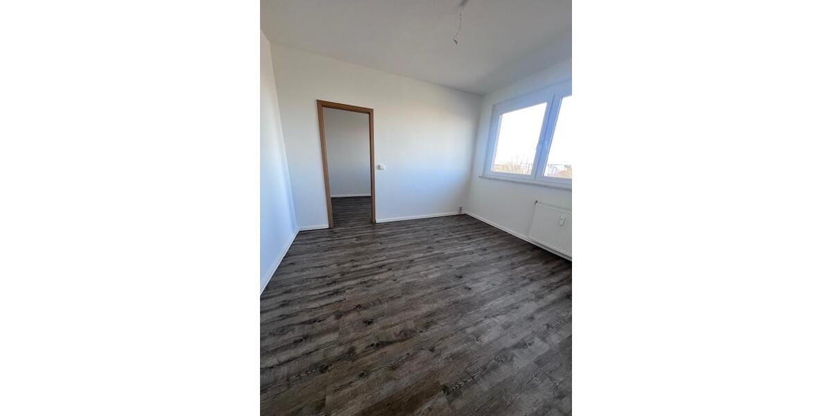 Etagenwohnung Halle (Saale) Silberhöhe - 5 Zimmer, 133 m&sup2;, 600&euro; | Angebot:25974501