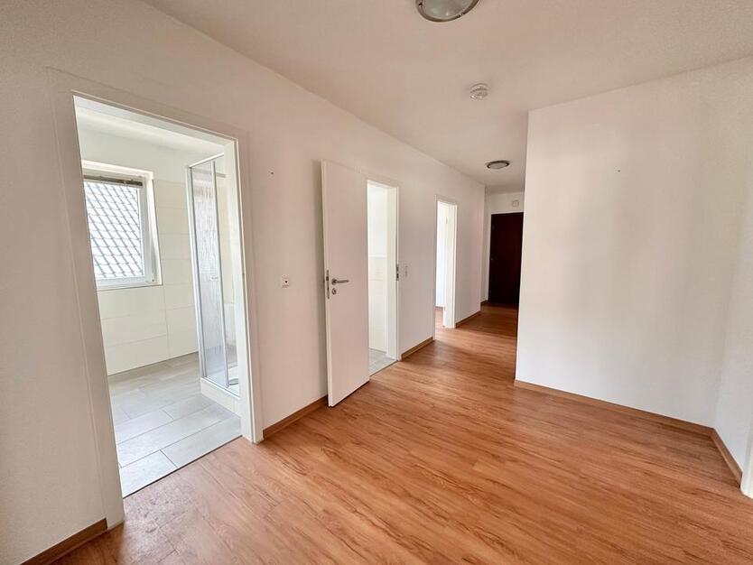 Alles in Deiner Nähe: 4-Zimmer-Oberwohnung mit Einbauküche & Loggia zimmer