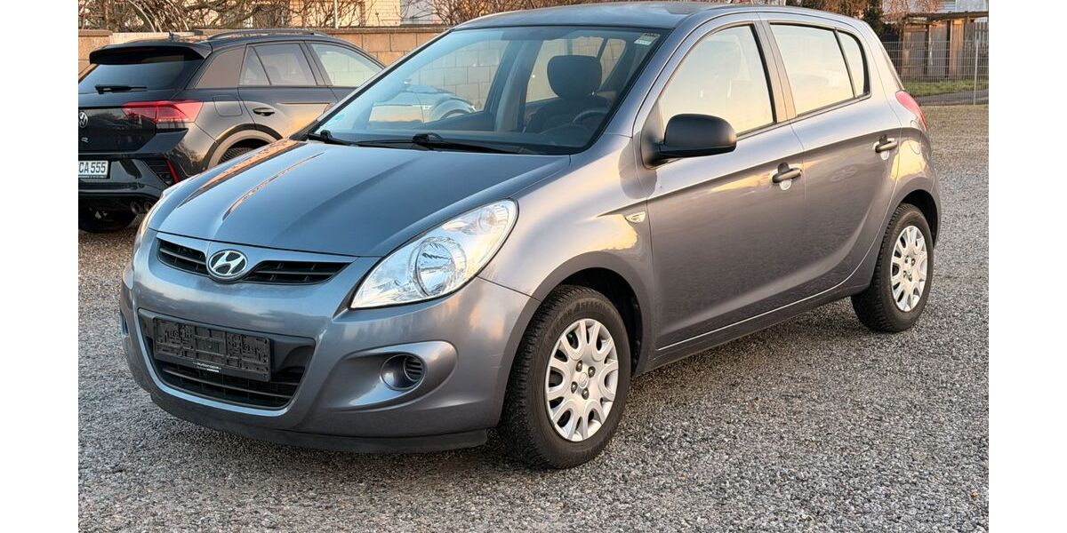 Hyundai i20 152.291 km 2.490 &euro; Düren 52351