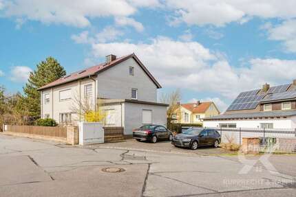 Haus zum Kaufen in Wackersdorf 359.990 € 215 m² 7 zimmer