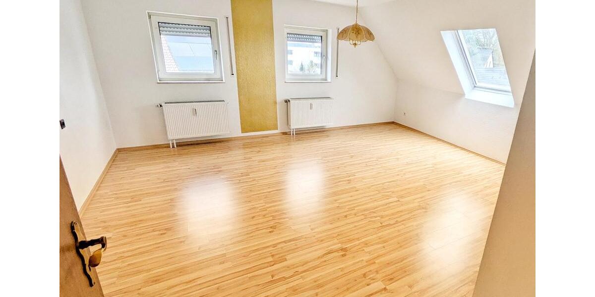 Dachgeschoßwohnung Oberasbach - 3.5 Zimmer, 75 m&sup2;, 950&euro; | Angebot:25873675