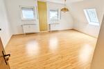 Dachgeschoßwohnung Oberasbach - 3.5 Zimmer, 75 m&sup2;, 950&euro; | Angebot:25873675