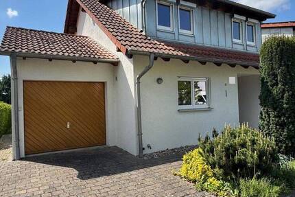 Gepflegte Doppelhaushälfte mit Garage und Garten in Deckenpfronn!