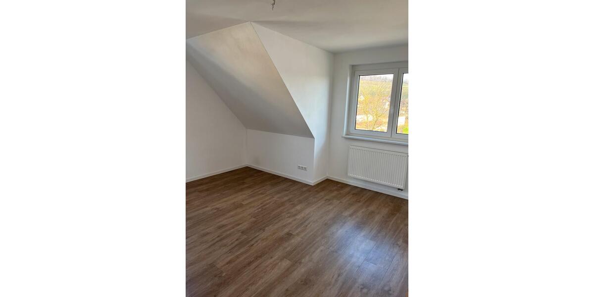 Dachgeschoßwohnung Bretzfeld - 3 Zimmer, 92 m&sup2;, 950&euro; | Angebot:25989288