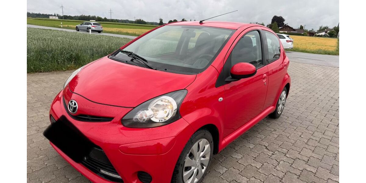Toyota Aygo (X) 100.000 km 2.790 &euro; Hohenlinden bei München 85664