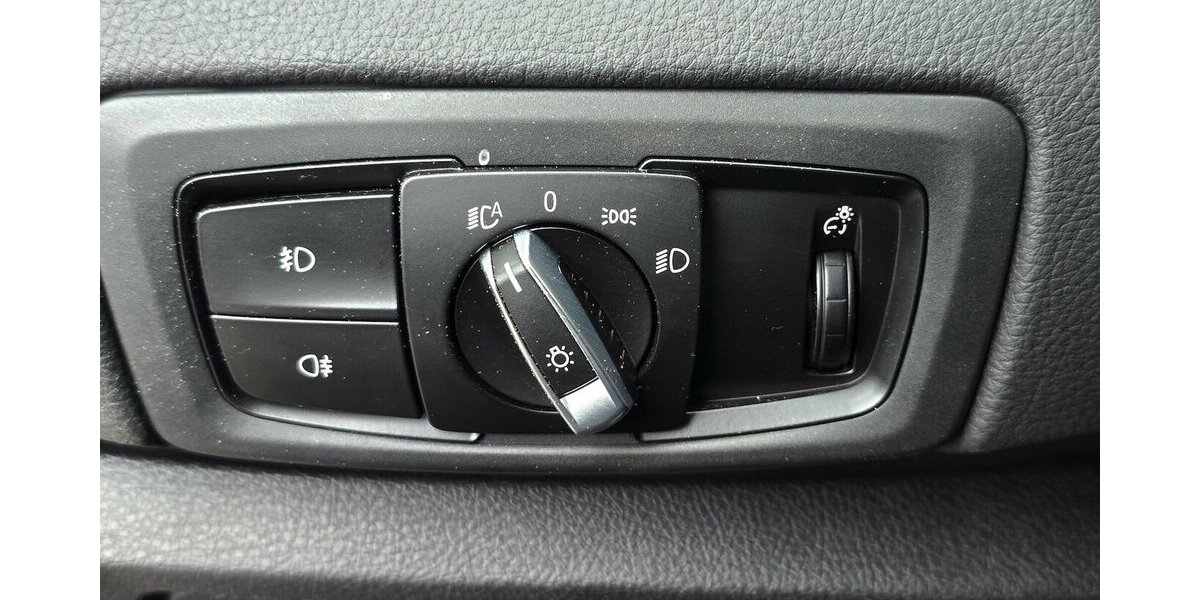 BMW 218 Active Tourer d ADVANTAGE/7-SITZER/AHK/KLIMA 179.900 km 11.900 &euro; Villingen-Schwenningen 78054
