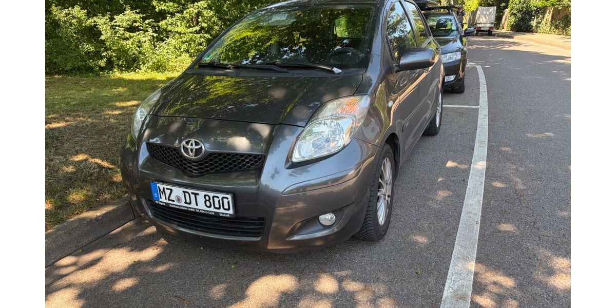 Toyota Yaris 159.600 km 3.800 &euro; Karlsruhe 76133